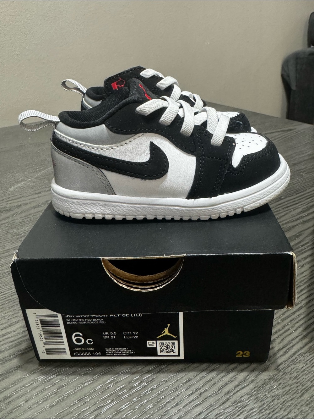 Nike Toddler Two-Tone Black and White Low-Top Sneakers